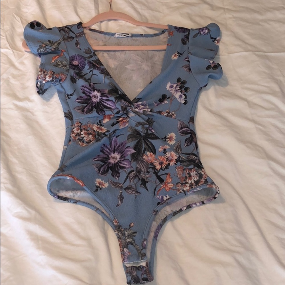 Cute floral fashion nova bodysuit!